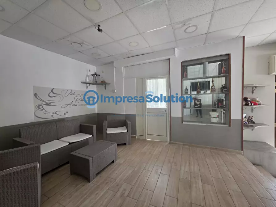 Immagine 9 di Negozio in vendita  in via vincenzo marrone a Napoli