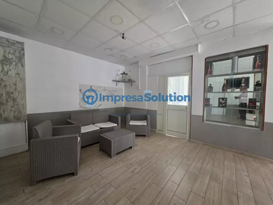 Immagine 10 di Negozio in vendita  in via vincenzo marrone a Napoli