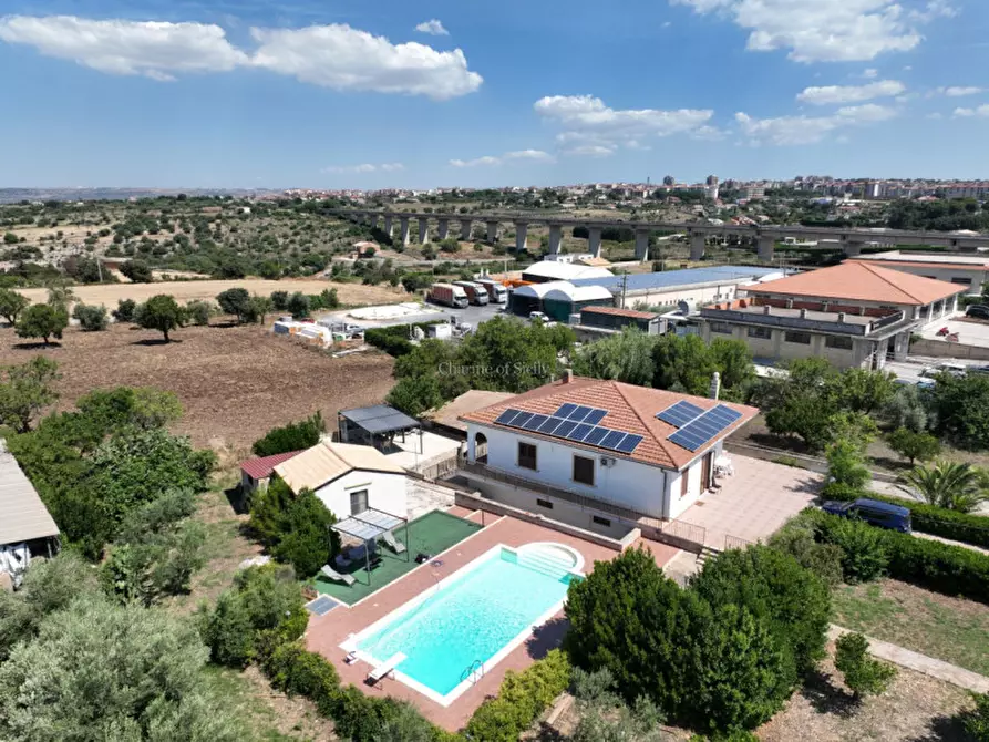 Immagine 8 di Casa indipendente in vendita  a Modica