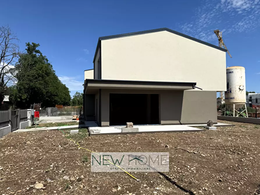 Immagine 1 di Casa bifamiliare in vendita  in via san giovanni luaptoto a Verona