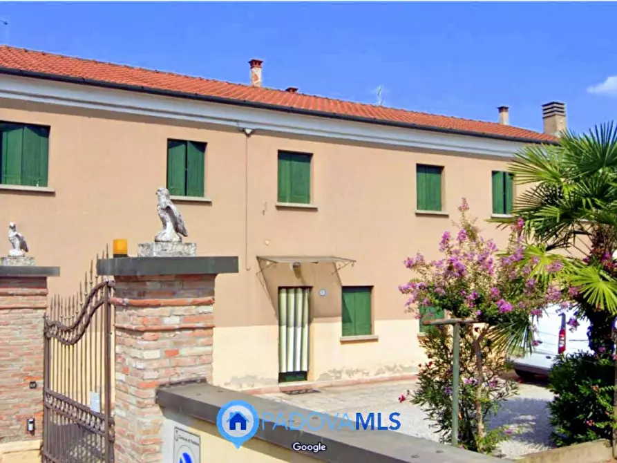 Immagine 1 di Casa trifamiliare in vendita  in Via Sette Martiri a Padova