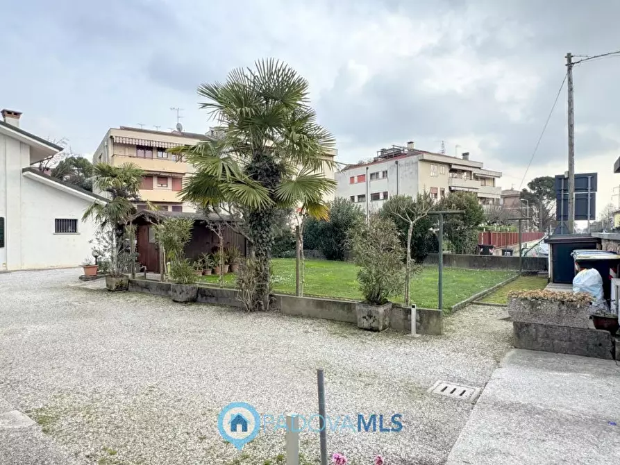 Immagine 6 di Casa trifamiliare in vendita  in Via Sette Martiri a Padova