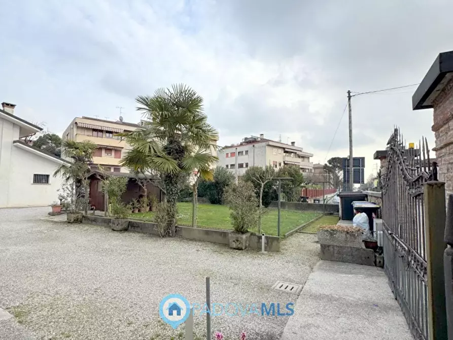 Immagine 7 di Casa trifamiliare in vendita  in Via Sette Martiri a Padova