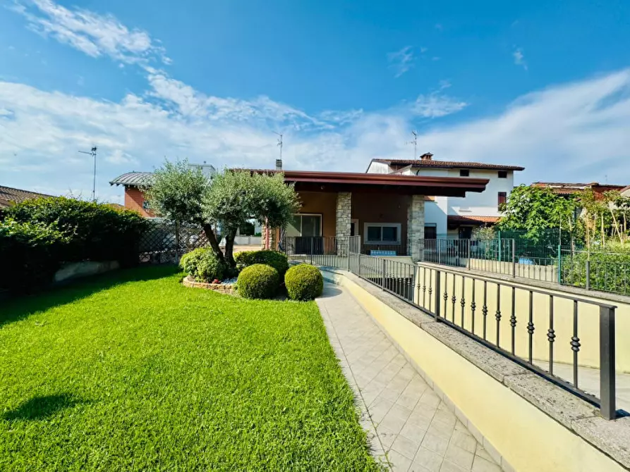 Immagine 1 di Villa in vendita  a Ghedi