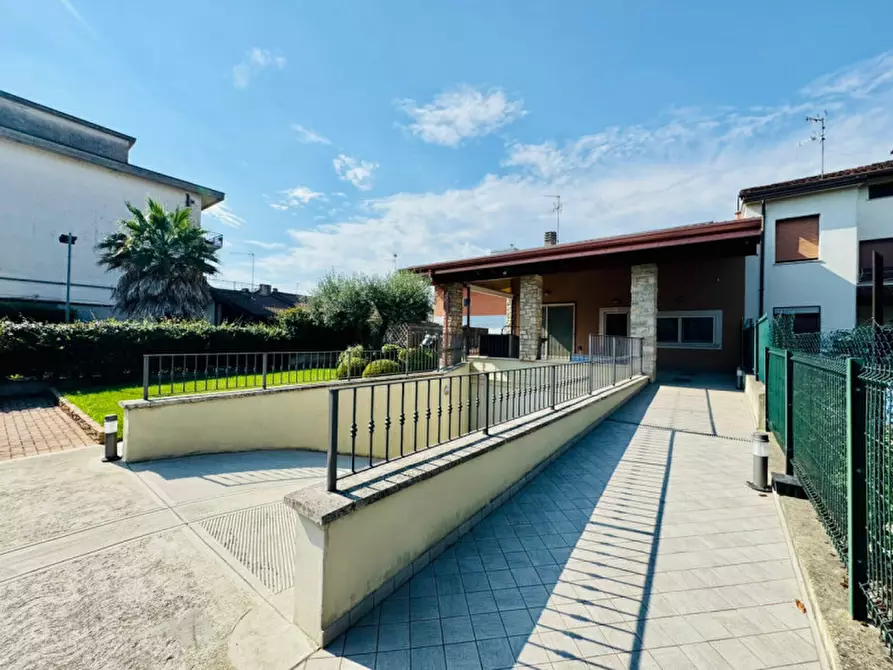 Immagine 5 di Villa in vendita  a Ghedi