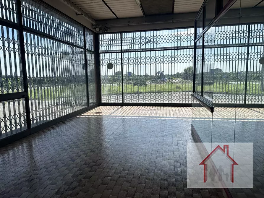 Immagine 5 di Capannone industriale in vendita  a Spresiano
