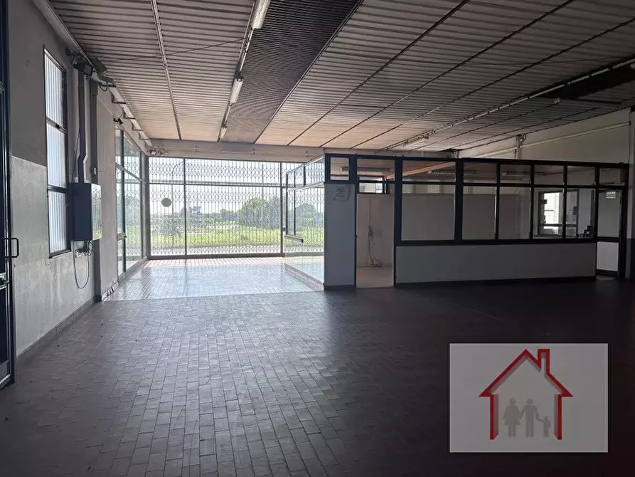 Immagine 8 di Capannone industriale in vendita  a Spresiano