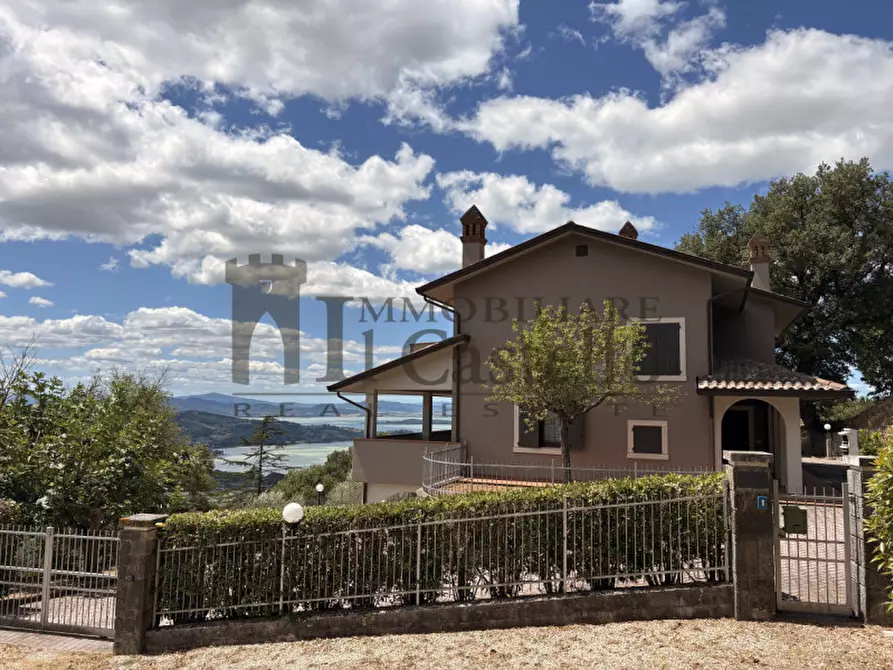 Immagine 1 di Villa in vendita  in trecine a Passignano Sul Trasimeno