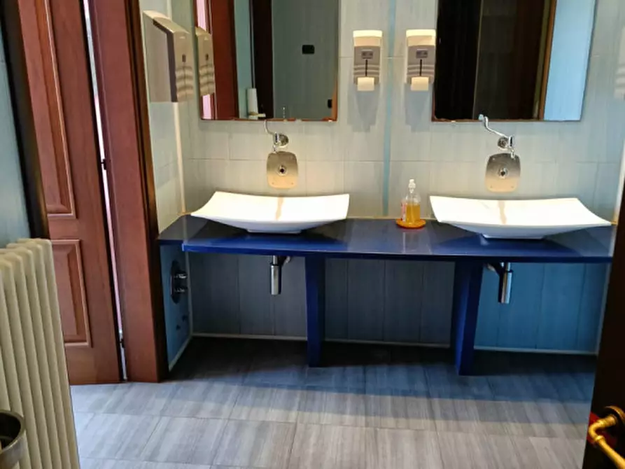 Immagine 10 di Attività commerciale in vendita  in Piazza Marconi   5 a Camino