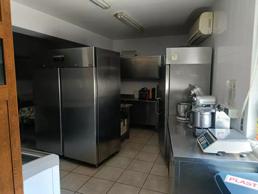 Immagine 23 di Attività commerciale in vendita  in Piazza Marconi   5 a Camino