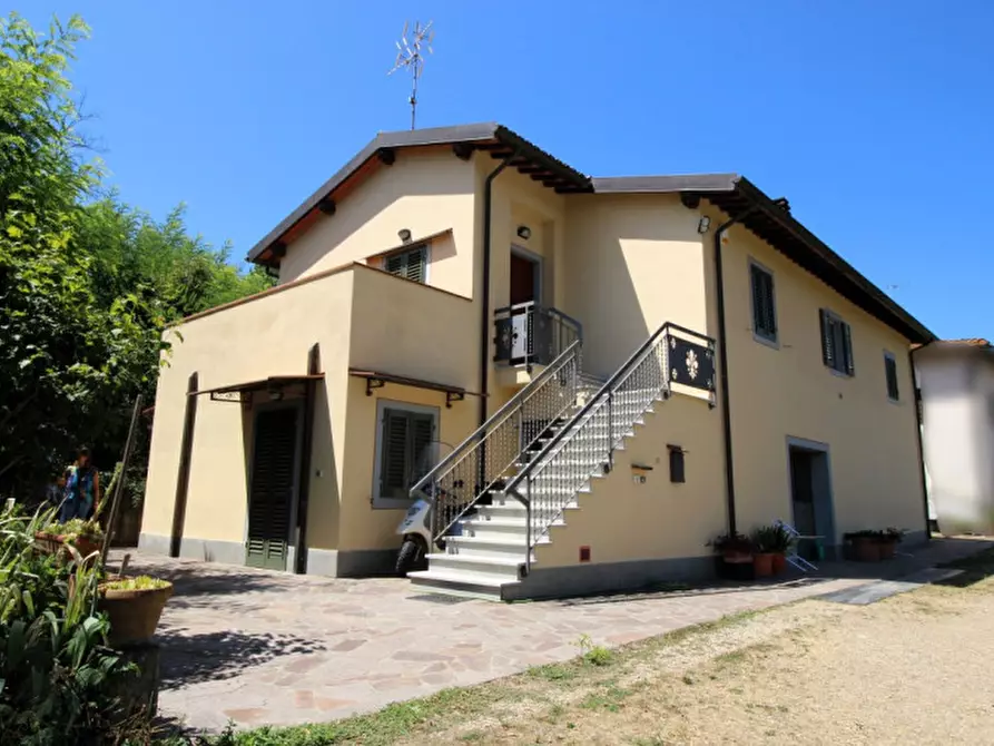 Immagine 1 di Casa indipendente in vendita  in Via Montecarlo a San Giovanni Valdarno