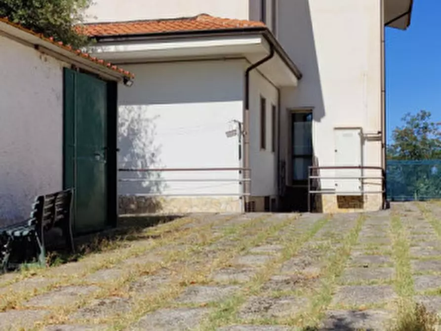 Immagine 23 di Villa in vendita  a Eboli