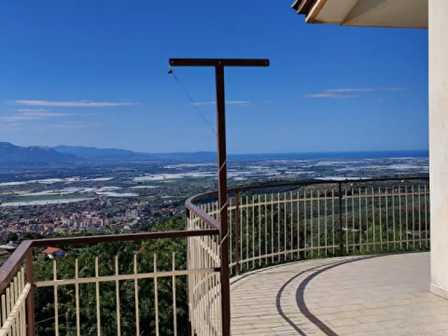 Immagine 34 di Villa in vendita  a Eboli