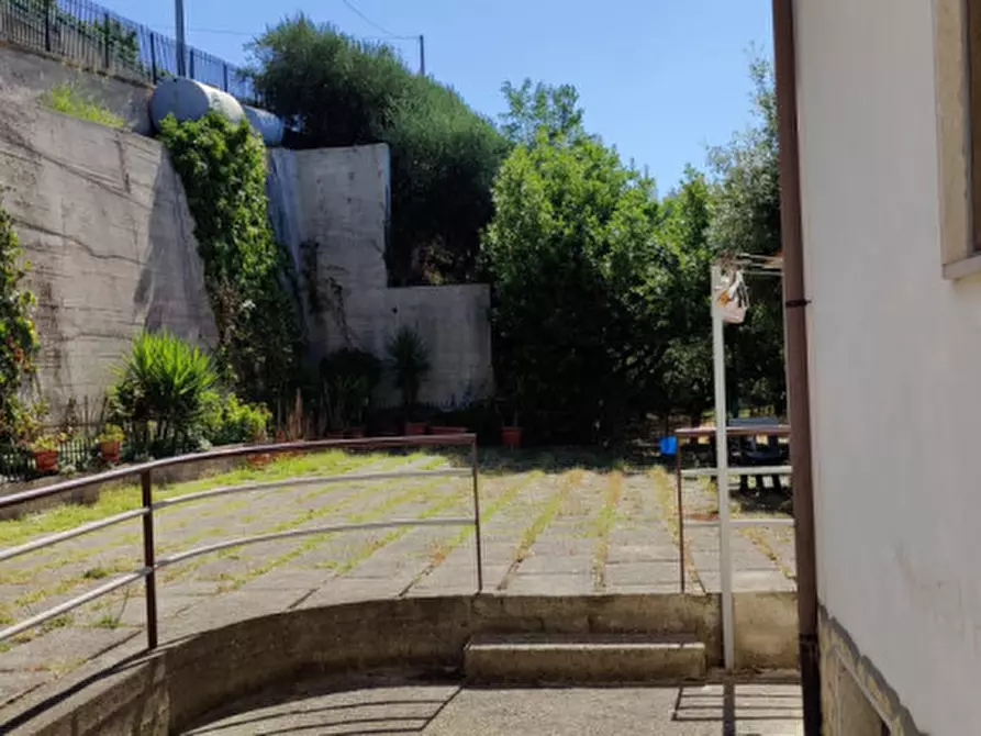 Immagine 46 di Villa in vendita  a Eboli