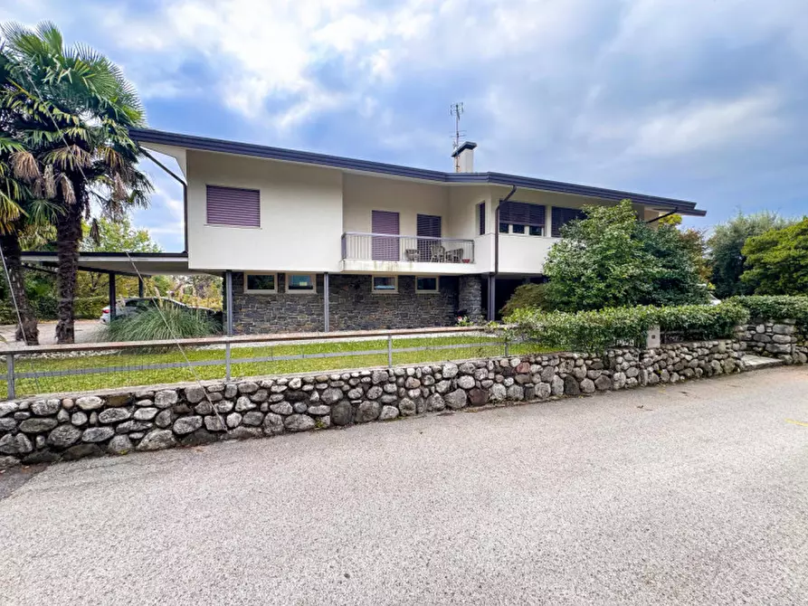 Immagine 1 di Villa in vendita  a Schio