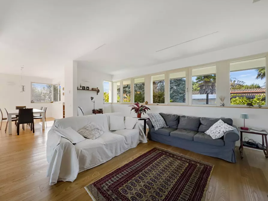 Immagine 5 di Villa in vendita  a Schio