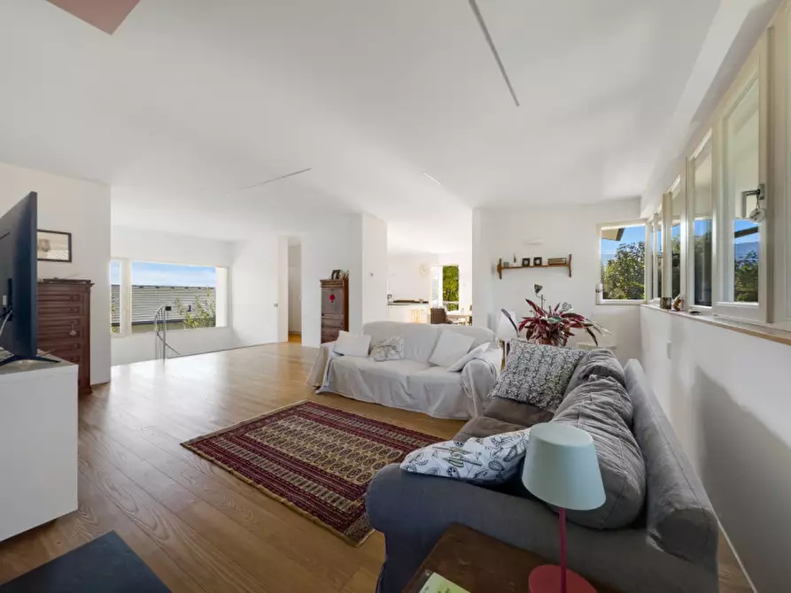 Immagine 7 di Villa in vendita  a Schio