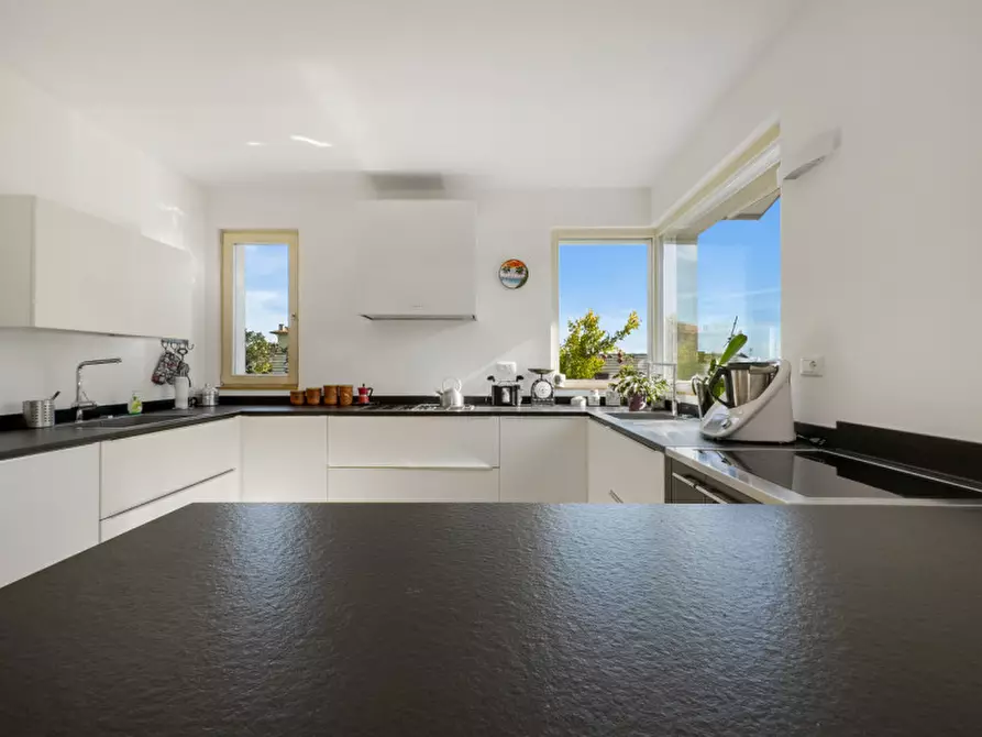 Immagine 9 di Villa in vendita  a Schio