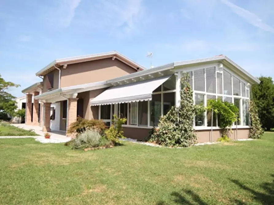 Immagine 2 di Bed & Breakfast in vendita  a Correzzola