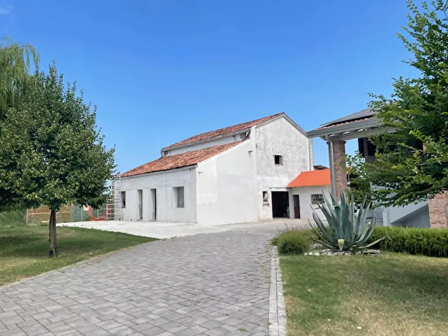 Immagine 7 di Bed & Breakfast in vendita  a Correzzola