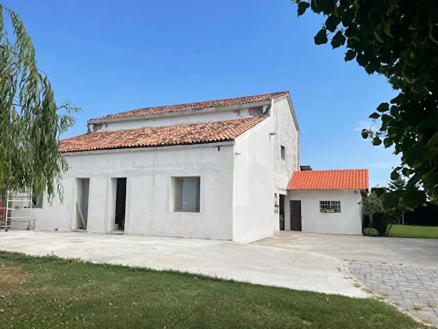 Immagine 9 di Bed & Breakfast in vendita  a Correzzola