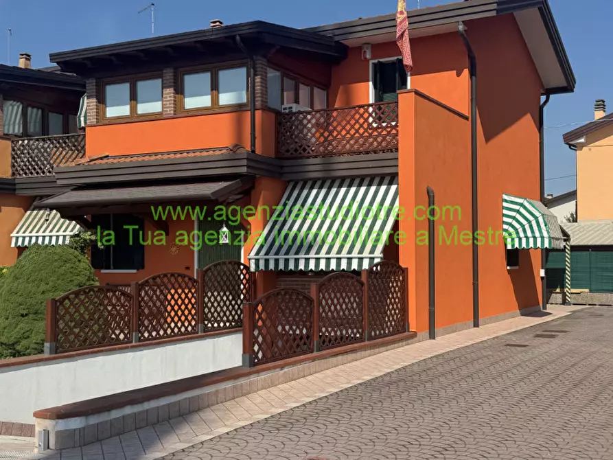 Immagine 3 di Villetta a schiera in vendita  in Via Daniele Comboni 50 a Venezia