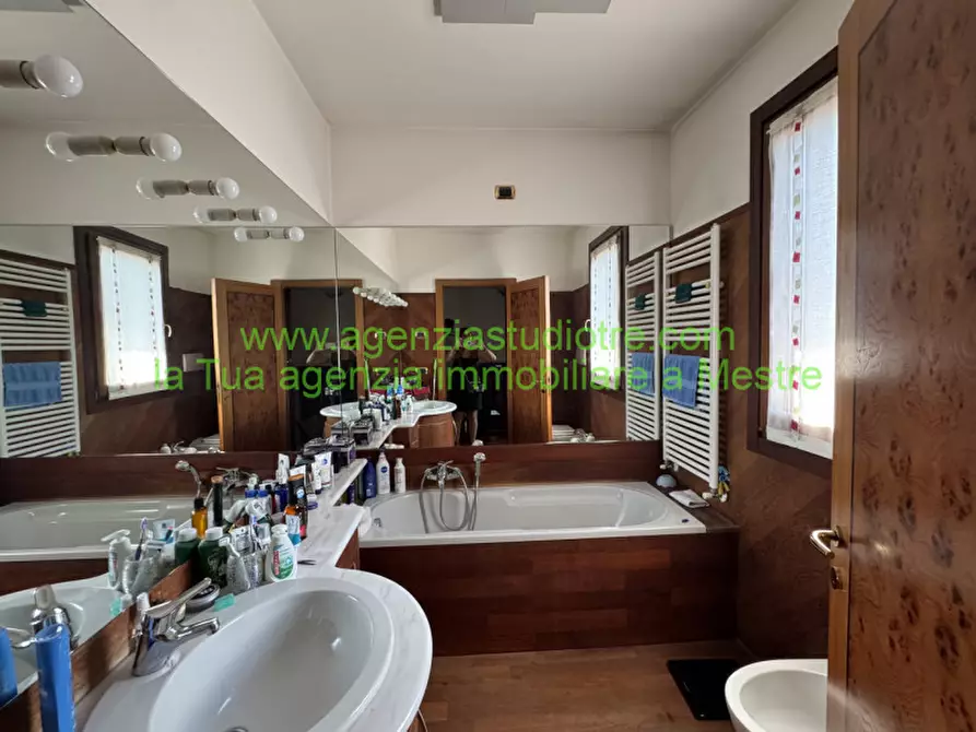 Immagine 20 di Villetta a schiera in vendita  in Via Daniele Comboni 50 a Venezia