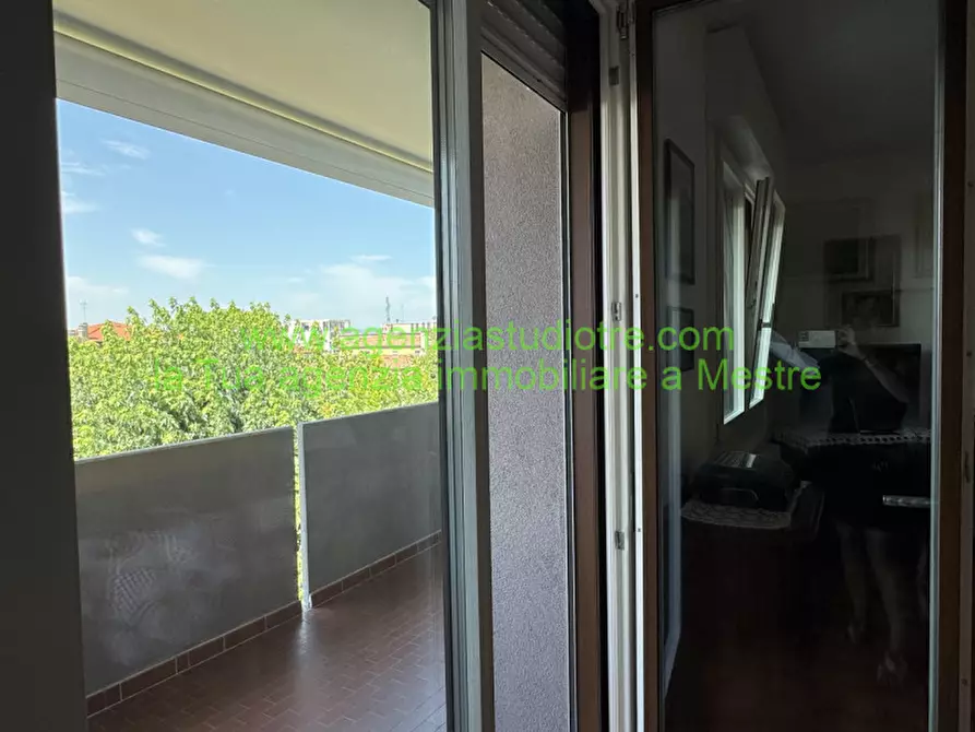 Immagine 2 di Appartamento in vendita  in Via Amedeo Modigliani a Venezia