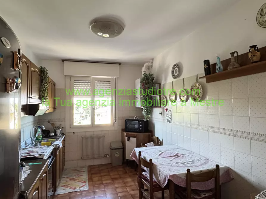 Immagine 5 di Appartamento in vendita  in Via Amedeo Modigliani a Venezia