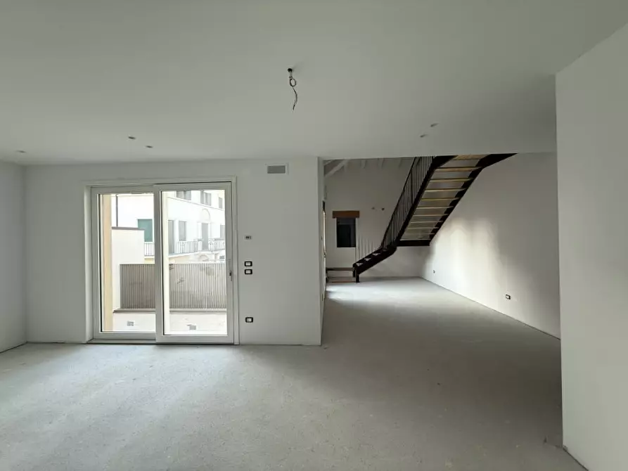 Immagine 4 di Appartamento in vendita  in Via Giacomo Puccini a Castelfranco Veneto