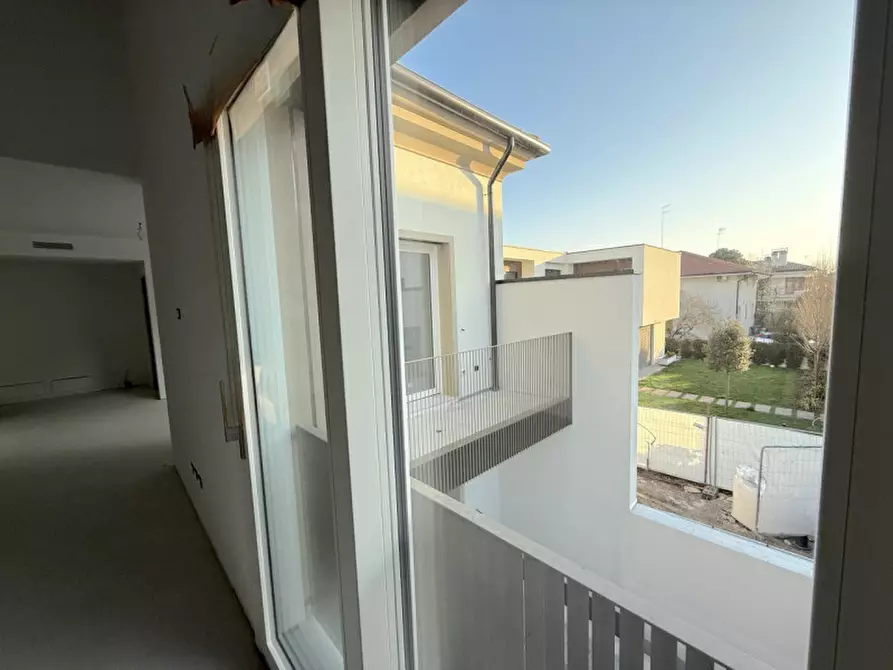 Immagine 11 di Appartamento in vendita  in Via Giacomo Puccini a Castelfranco Veneto