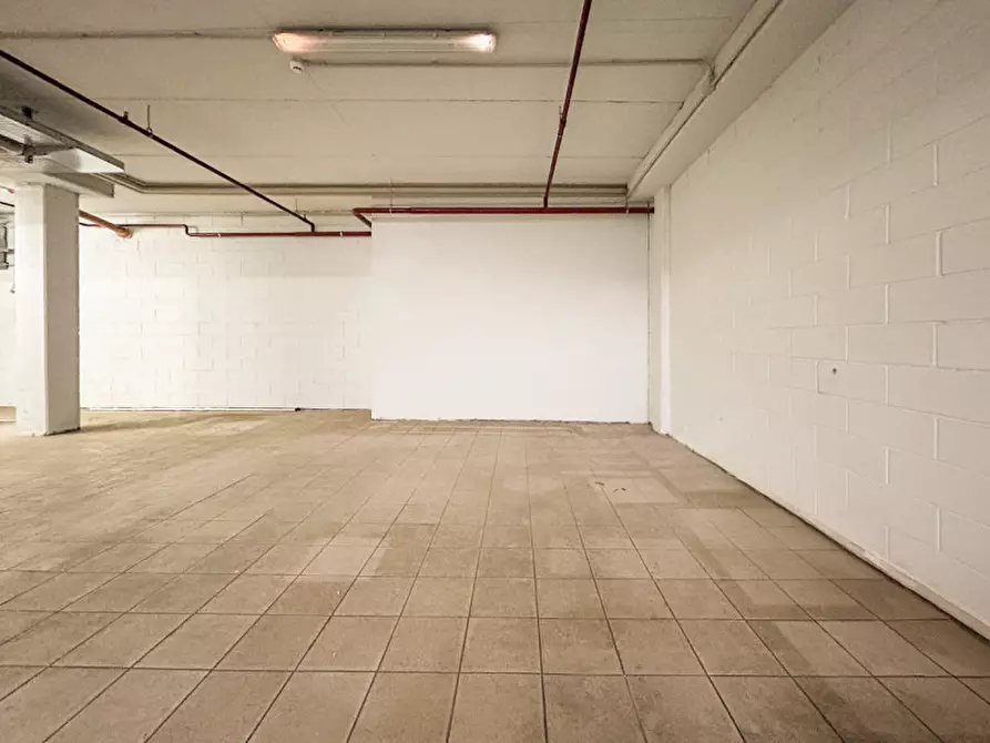 Immagine 6 di Magazzino in vendita  in Piazza Della Repubblica a Costermano sul Garda