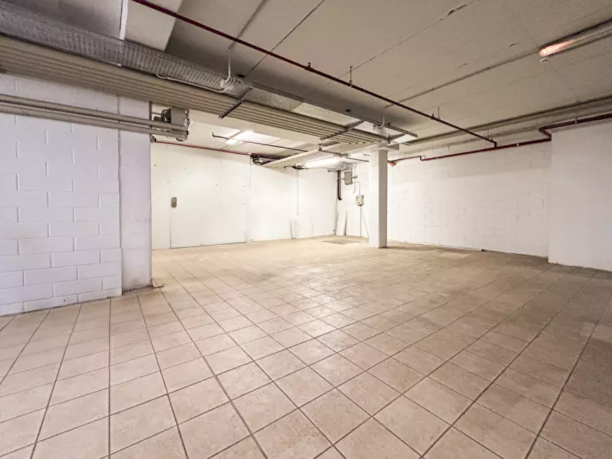 Immagine 7 di Magazzino in vendita  in Piazza Della Repubblica a Costermano sul Garda