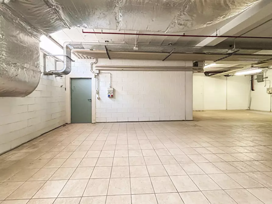 Immagine 9 di Magazzino in vendita  in Piazza Della Repubblica a Costermano sul Garda