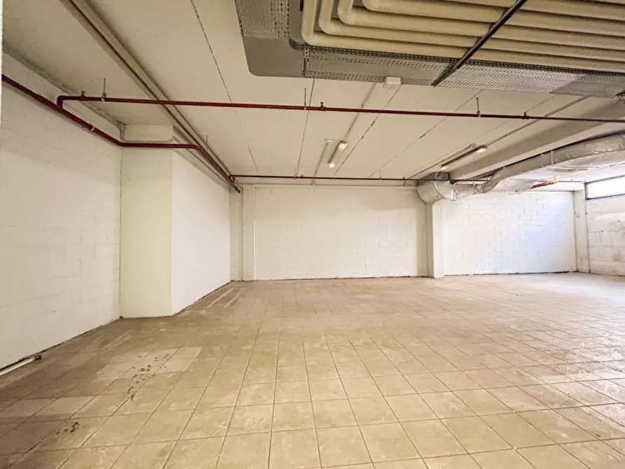 Immagine 12 di Magazzino in vendita  in Piazza Della Repubblica a Costermano sul Garda