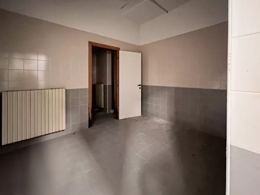 Immagine 16 di Magazzino in vendita  in Piazza Della Repubblica a Costermano sul Garda