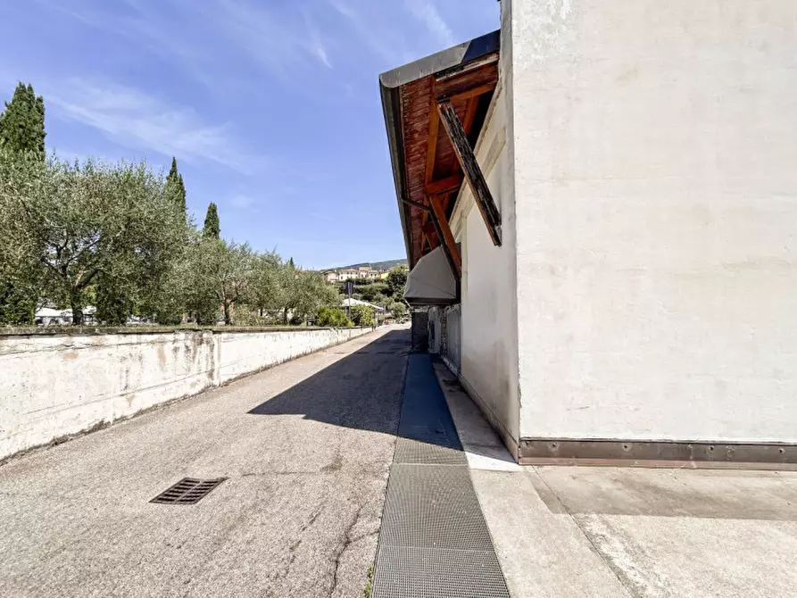 Immagine 22 di Magazzino in vendita  in Piazza Della Repubblica a Costermano sul Garda