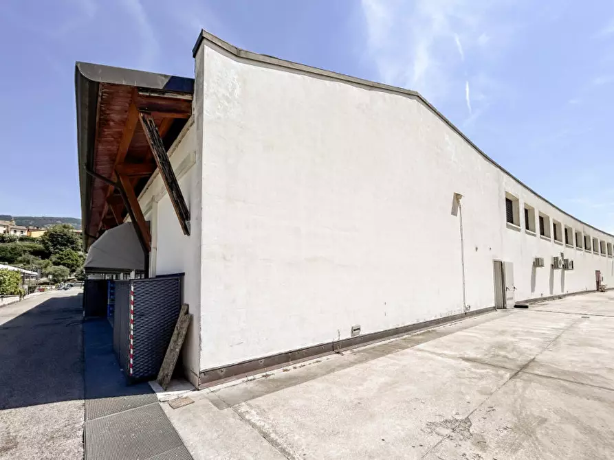 Immagine 23 di Magazzino in vendita  in Piazza Della Repubblica a Costermano sul Garda