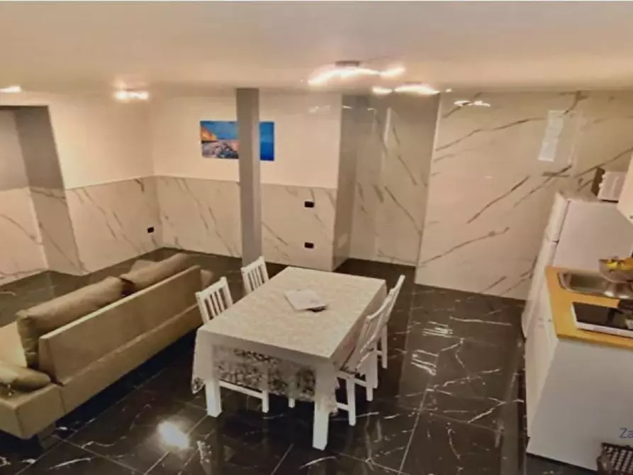 Immagine 1 di Appartamento in affitto  in Via San Attanasio a Napoli