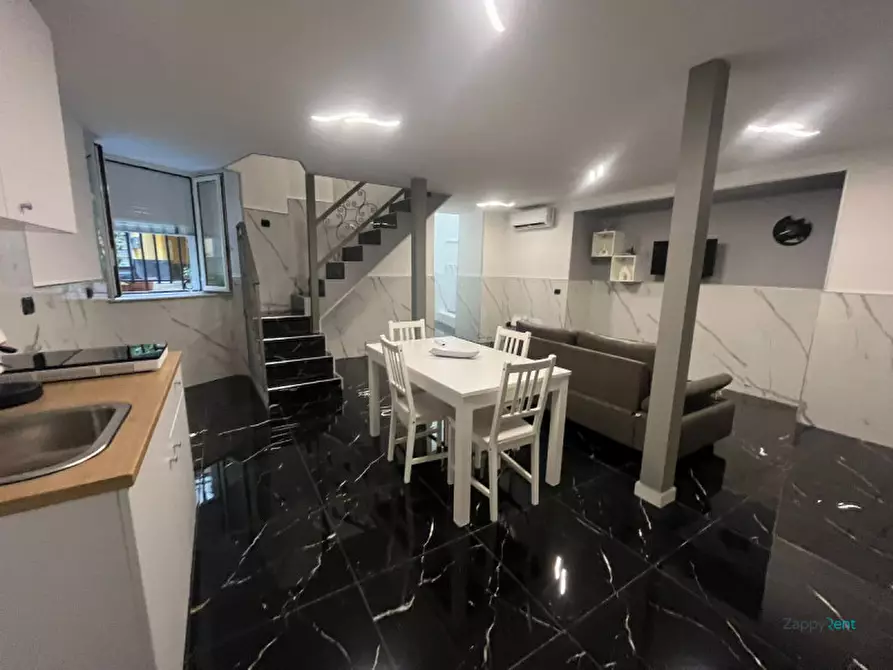 Immagine 3 di Appartamento in affitto  in Via San Attanasio, 60 a Napoli