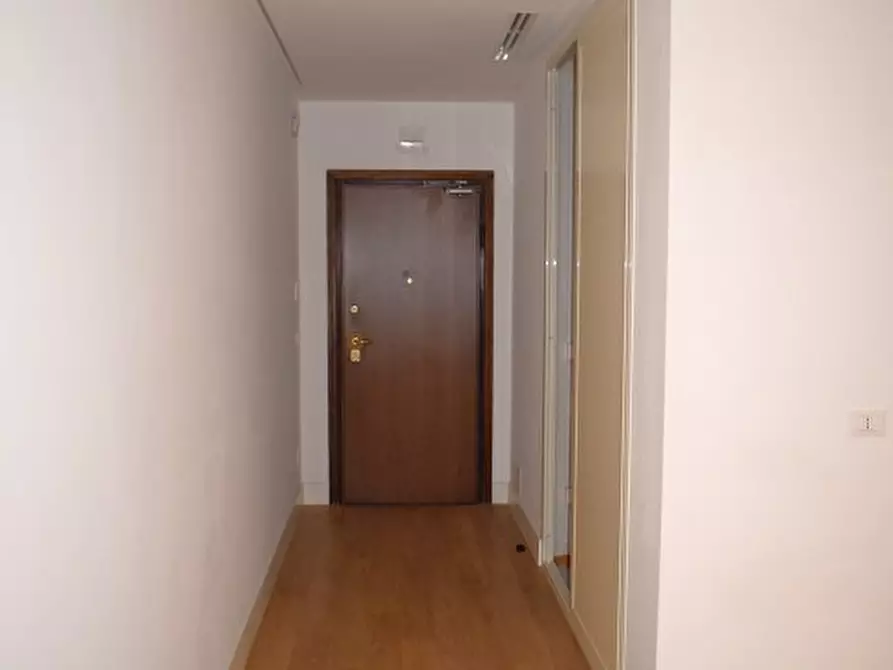 Immagine 6 di Ufficio in vendita  in Corso Vittorio Emanuele II, 136 a Pescara