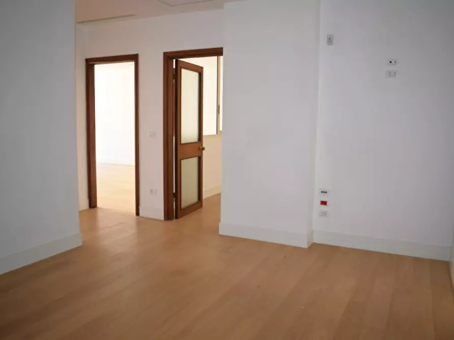 Immagine 7 di Ufficio in vendita  in Corso Vittorio Emanuele II, 136 a Pescara