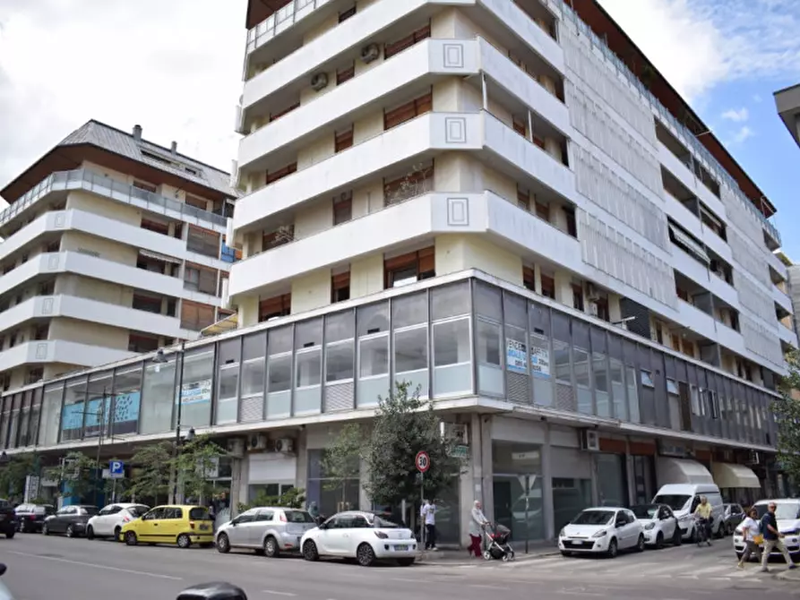 Immagine 12 di Ufficio in vendita  in Corso Vittorio Emanuele II, 136 a Pescara