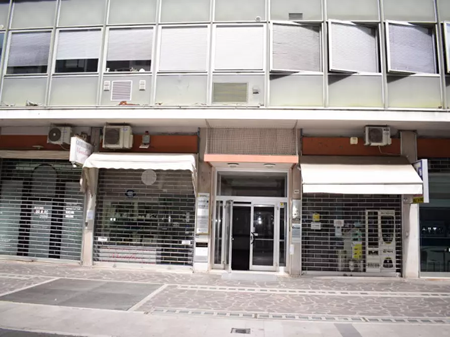 Immagine 13 di Ufficio in vendita  in Corso Vittorio Emanuele II, 136 a Pescara