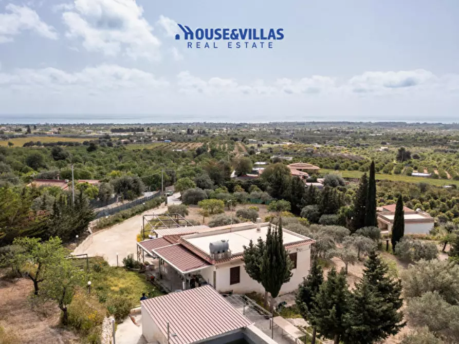 Immagine 1 di Villa in vendita  in mammanelli a Avola