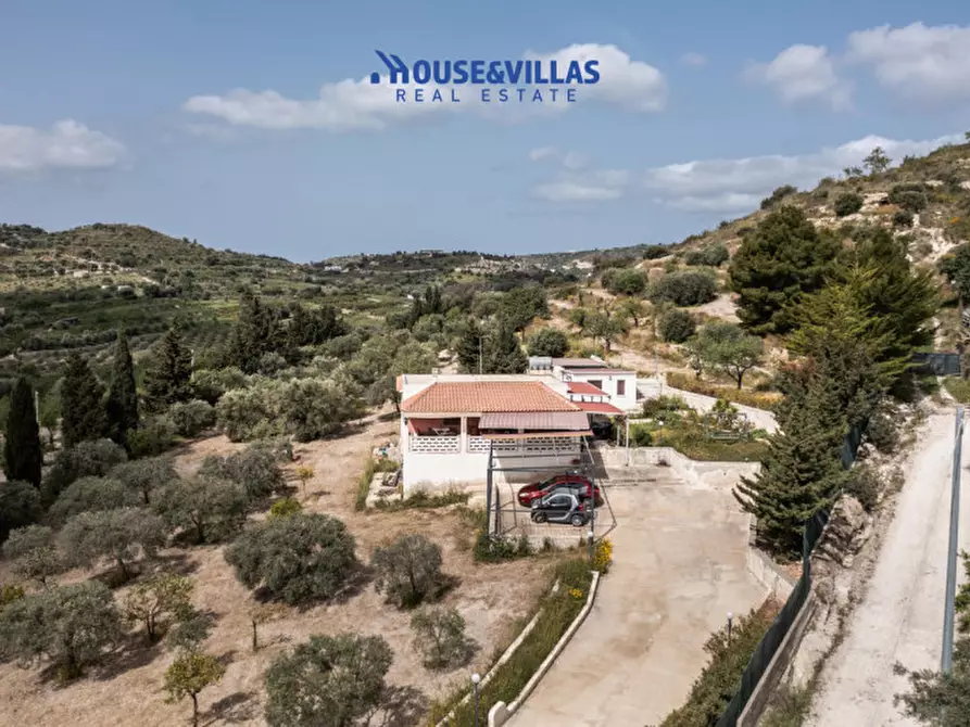 Immagine 3 di Villa in vendita  in mammanelli a Avola