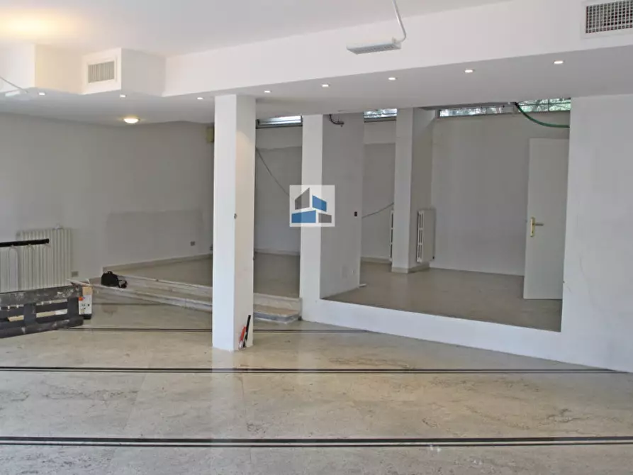 Immagine 2 di Negozio in affitto  in via rossini a Salzano