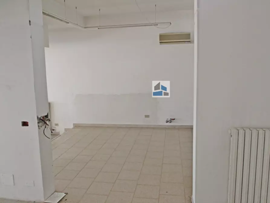 Immagine 4 di Negozio in affitto  in via rossini a Salzano