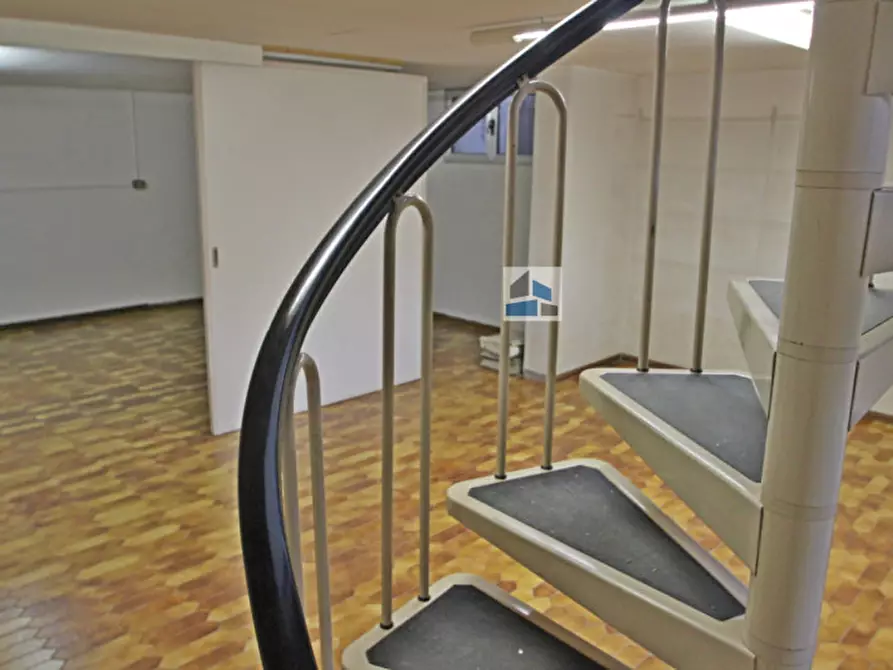 Immagine 5 di Negozio in affitto  in via rossini a Salzano