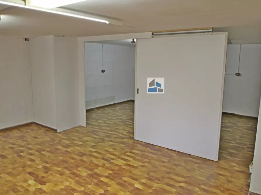 Immagine 6 di Negozio in affitto  in via rossini a Salzano